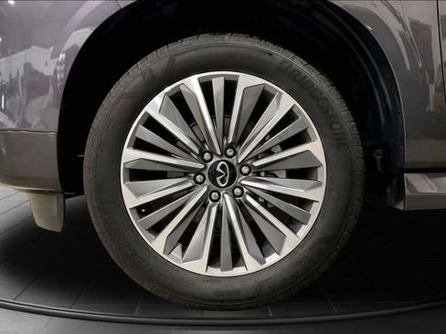 Used 2025 INFINITI QX80 Luxe image 11