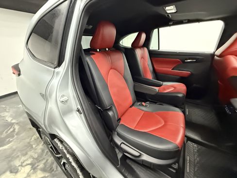 Used 2021 Toyota Highlander XSE image 28