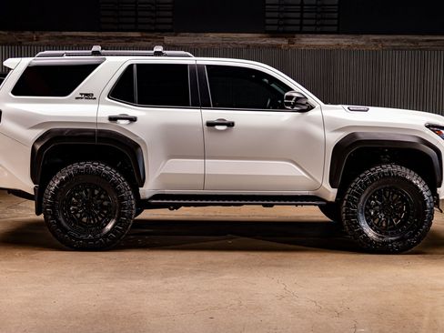 Used 2025 Toyota 4Runner TRD Off-Road image 11