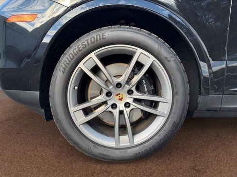 Used 2024 Porsche Cayenne Coupe AWD/4WD image 4