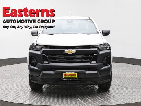 Used 2024 Chevrolet Colorado W/T RWD image 2
