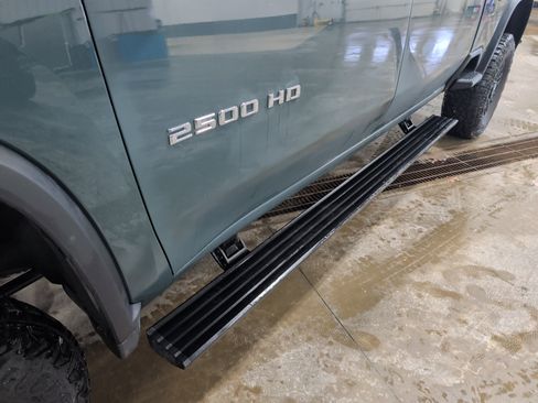 Used 2025 Chevrolet Silverado 2500 ZR2 w/ Technology Package image 8