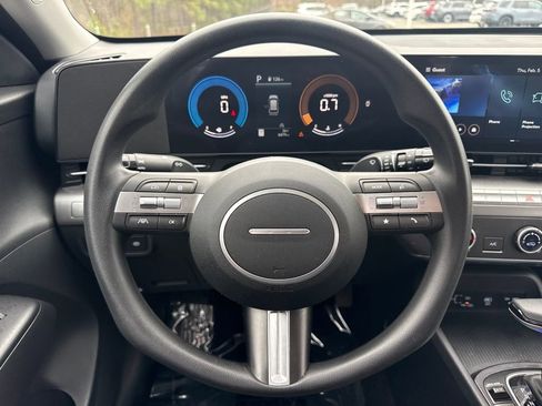 Used 2024 Hyundai Kona SE image 18