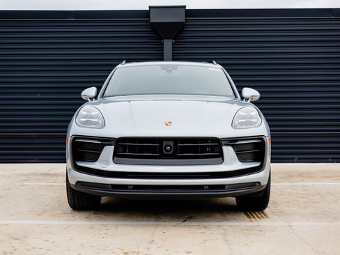Certified 2025 Porsche Macan image 10