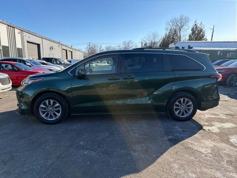 Used 2022 Toyota Sienna LE image 16