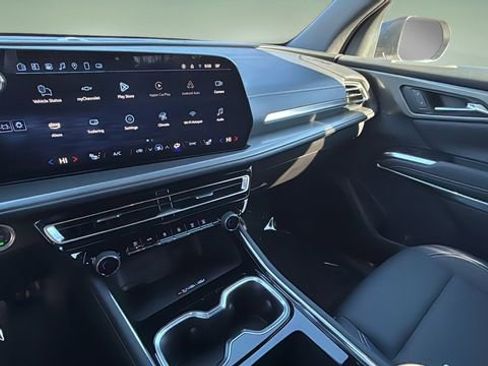 Certified 2025 Chevrolet Traverse LT image 24