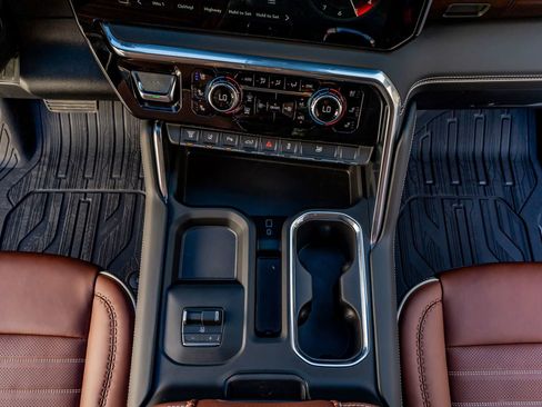 Used 2026 GMC Sierra 3500 Denali Ultimate w/ LPO, Black Badging Package image 27