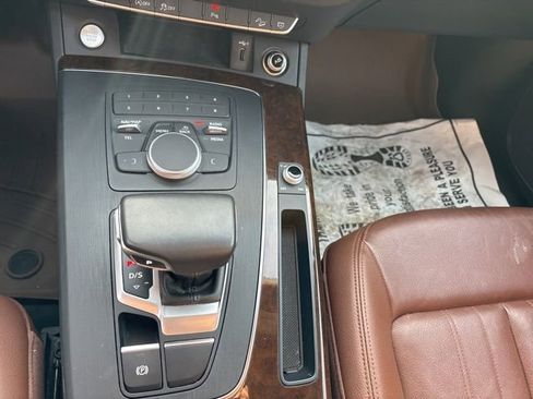 Used 2020 Audi Q5 2.0T Premium w/ Convenience Package image 18