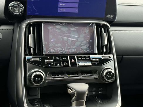 New 2025 Lexus LX 600 4WD w/ Luxury Package image 14