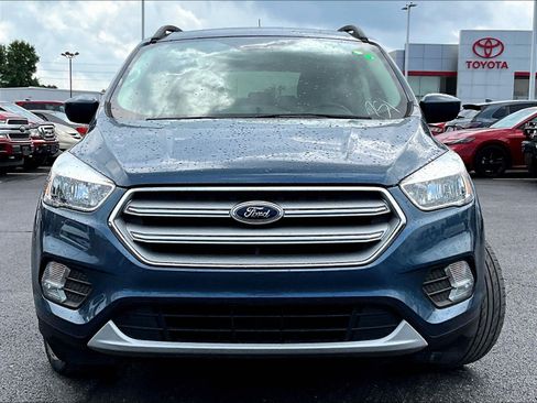 Used 2018 Ford Escape SE w/ SE Sync 3 Package FWD image 2