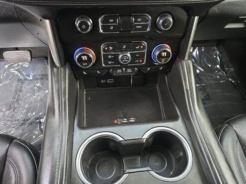 Used 2022 Chevrolet Suburban LT w/ Luxury Package image 5