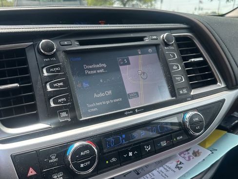Used 2015 Toyota Highlander Limited Platinum AWD/4WD image 25