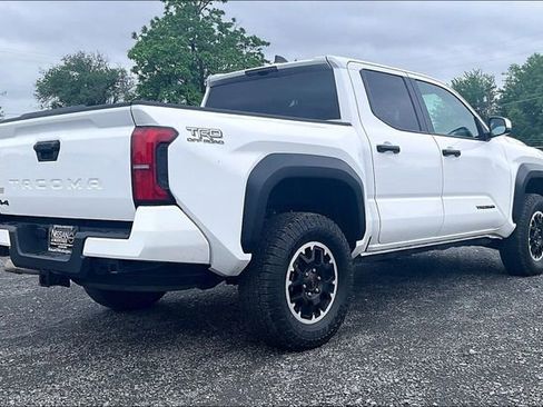 Used 2024 Toyota Tacoma TRD Off-Road image 6