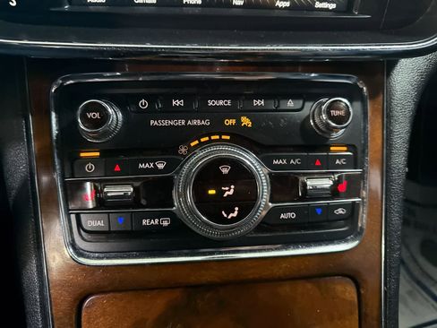 Used 2017 Lincoln Continental Select image 21