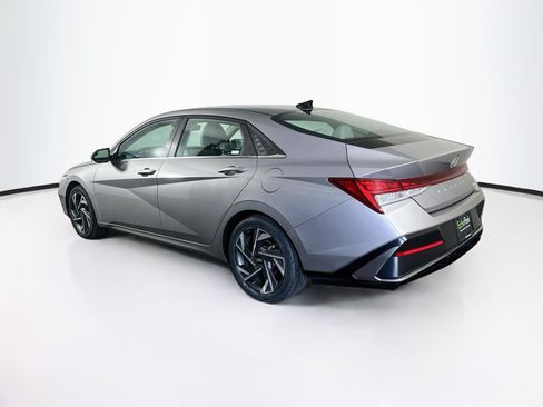 Used 2025 Hyundai Elantra Limited FWD image 5