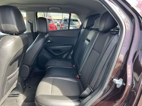 Used 2021 Chevrolet Trax LT w/ LT Convenience Package AWD/4WD image 13