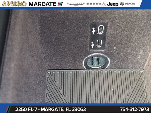 Used 2024 BMW 740i RWD image 23