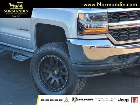 Used 2018 Chevrolet Silverado 1500 LT AWD/4WD image 3