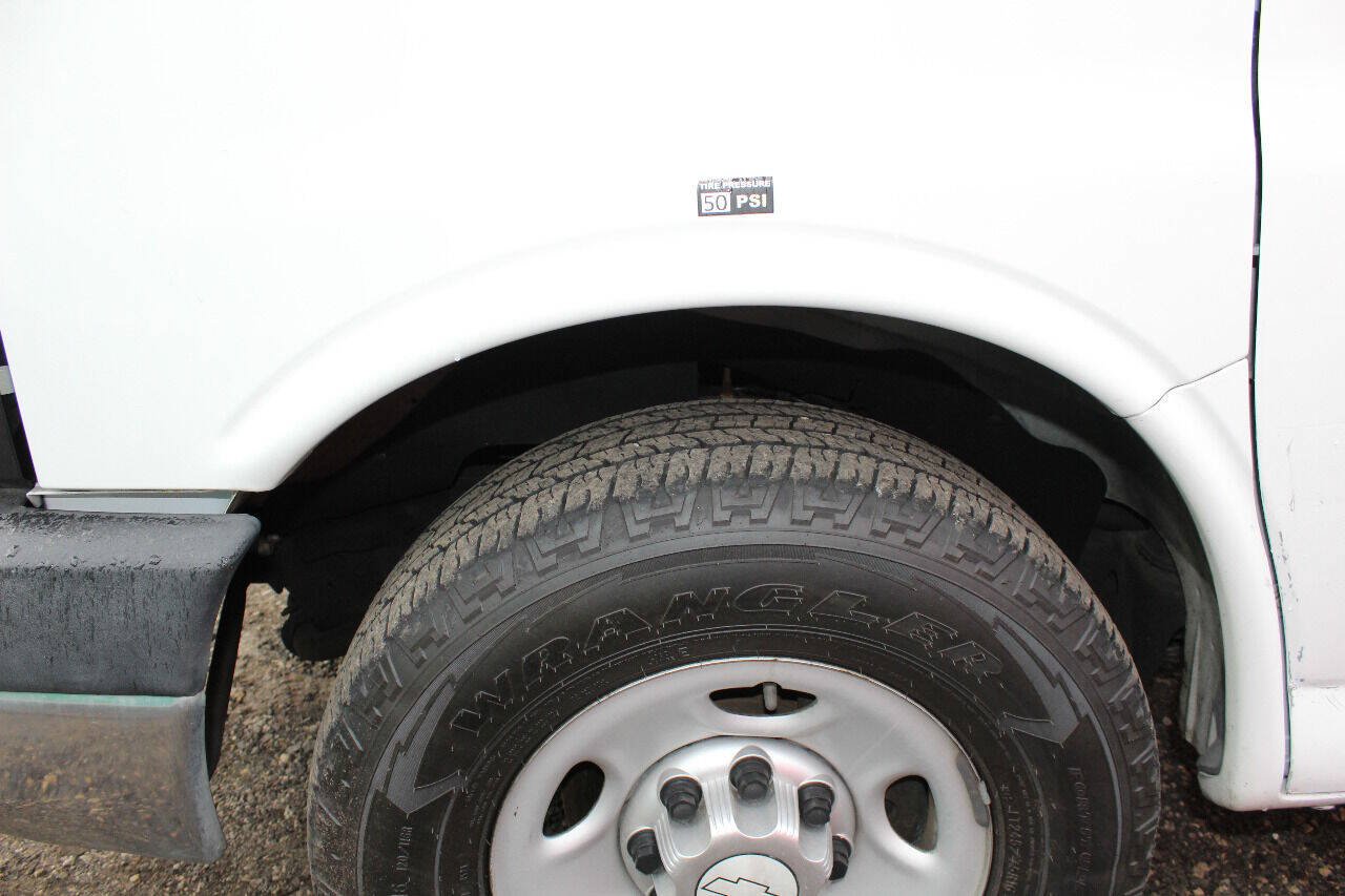 Used 2014 Chevrolet Express 2500 RWD image 22