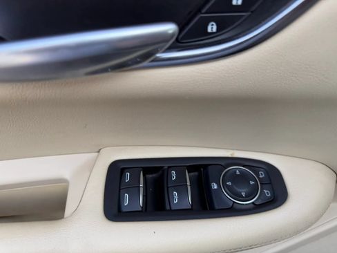 Used 2017 Cadillac XT5 FWD image 15