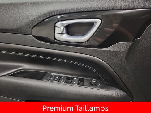 Used 2022 Jeep Compass High Altitude AWD/4WD image 19
