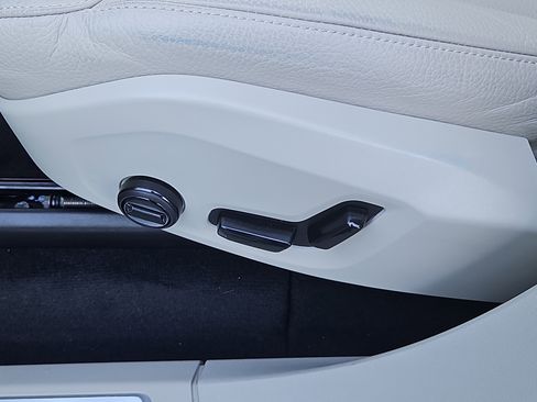 Used 2025 Volvo XC90 B6 Plus w/ Protection Package image 17