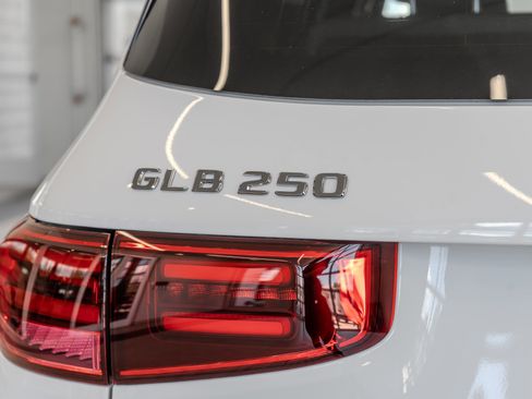 Certified 2026 Mercedes-Benz GLB 250 4MATIC image 22