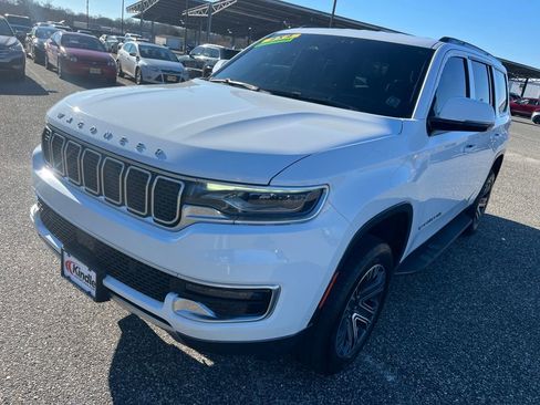 Used 2022 Jeep Wagoneer Series III w/ Flexible Seating Group image 4