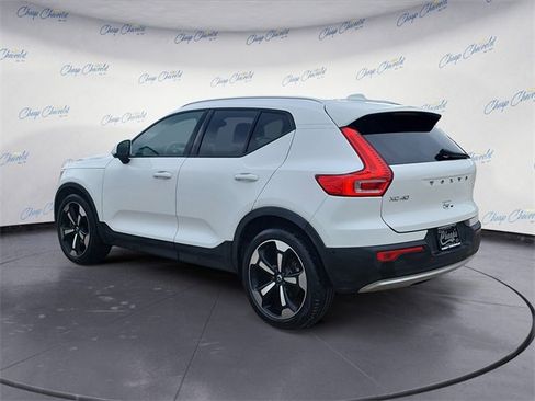 Used 2019 Volvo XC40 T5 Momentum image 3