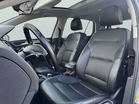 Used 2017 Volkswagen Golf S image 4