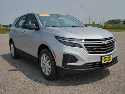 Used 2022 Chevrolet Equinox LS AWD/4WD image 4