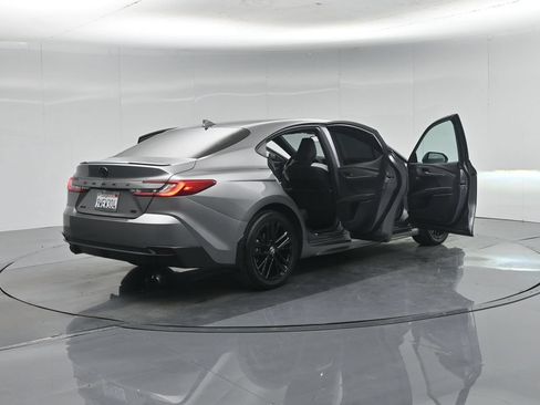 Used 2025 Toyota Camry SE FWD image 30