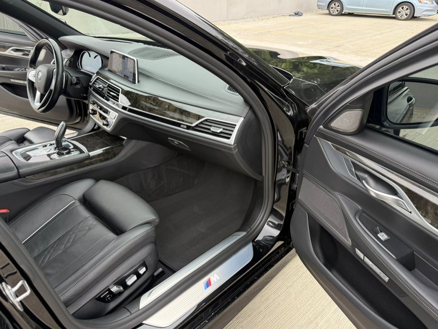 Used 2018 BMW 750i xDrive AWD/4WD image 16