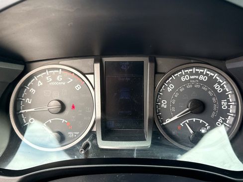 Used 2019 Toyota Tacoma TRD Off-Road w/ Technology Package image 27