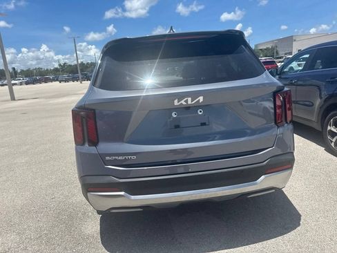 Certified 2024 Kia Sorento SX FWD image 5