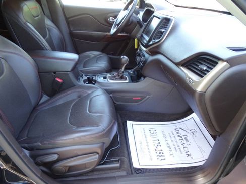 Used 2015 Jeep Cherokee Trailhawk w/ Leather Interior Group AWD/4WD image 38