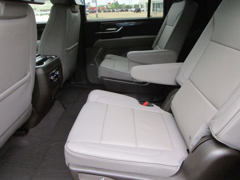 New 2026 GMC Yukon XL Elevation w/ Elevation Premium Package RWD image 23
