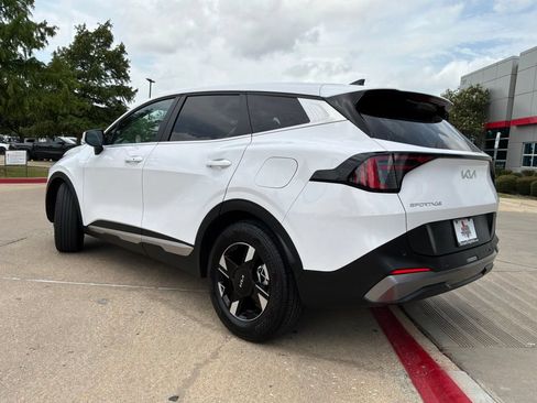Used 2026 Kia Sportage LX FWD image 8