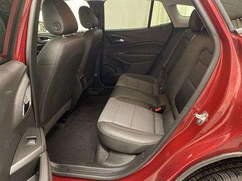 Used 2025 Chevrolet Trax LT FWD image 16