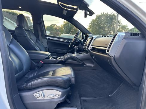 Used 2016 Porsche Cayenne image 12