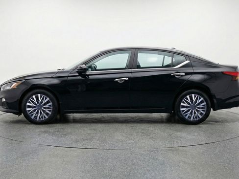 Used 2025 Nissan Altima 2.5 SV FWD image 5
