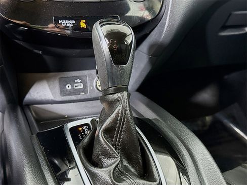 Certified 2018 Nissan Rogue S image 10