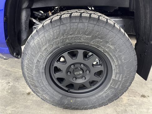 Used 2025 Toyota Tacoma SR5 image 24