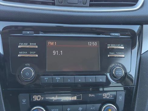 Used 2016 Nissan Rogue SV image 7