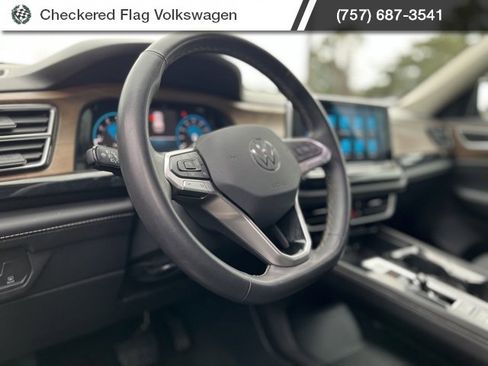 Used 2024 Volkswagen Atlas SE image 19