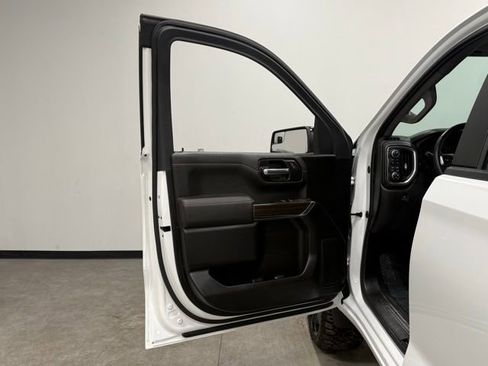 Used 2022 Chevrolet Silverado 1500 RST image 11