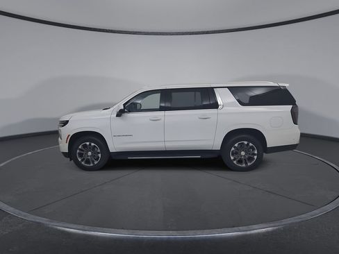 Used 2025 Chevrolet Suburban LT w/ Comfort Package AWD/4WD image 9