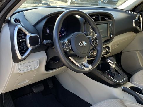 Used 2020 Kia Soul S image 10