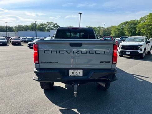 Used 2025 Chevrolet Silverado 2500 ZR2 w/ Technology Package AWD/4WD image 8