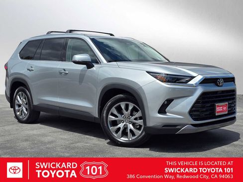 Used 2024 Toyota Grand Highlander FWD image 1